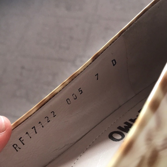 Ferragamo Leopard Print Patent Leather Varina Flat - Picture 3 of 6